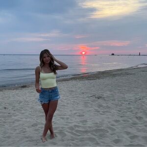 Meet your Posher, Lauren